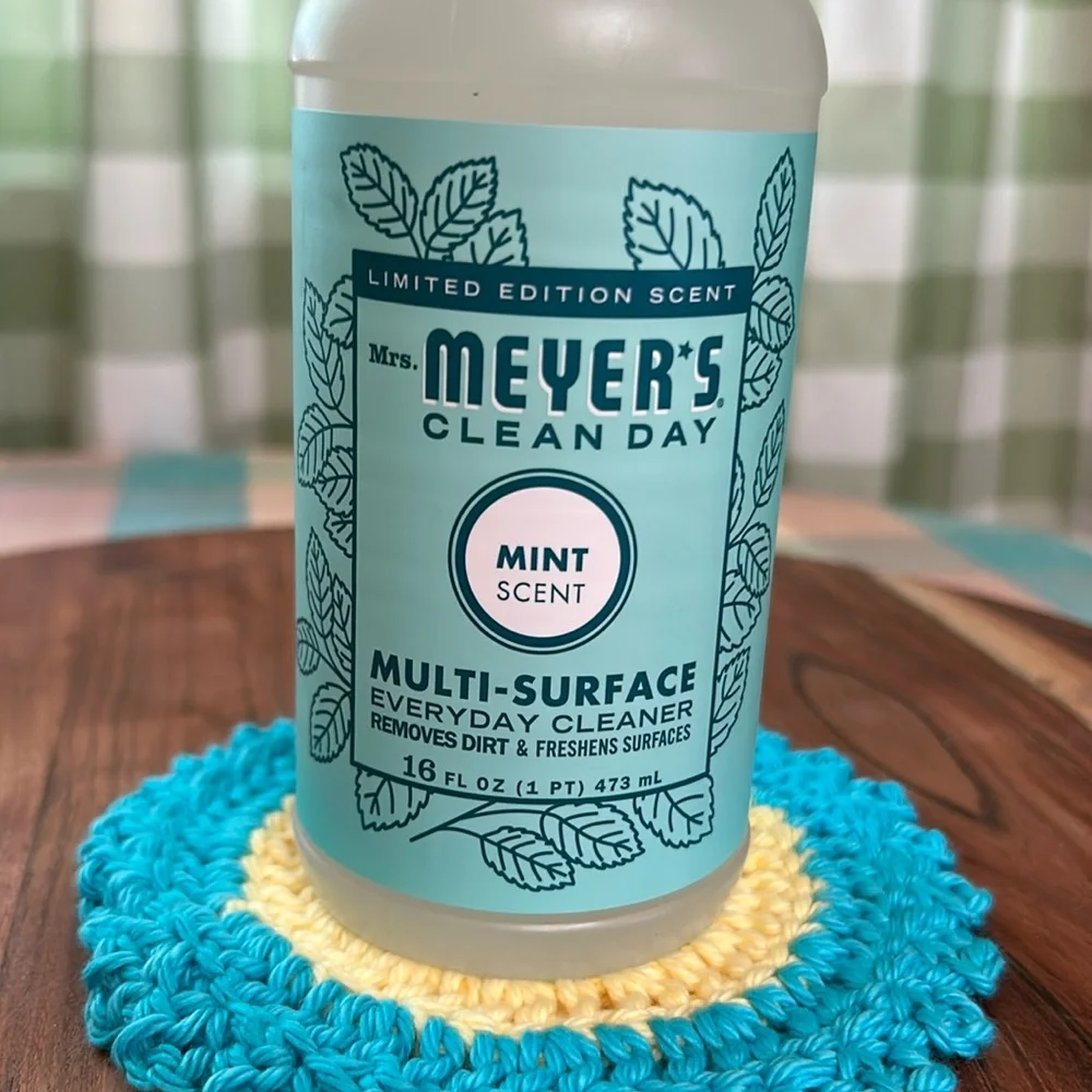 Mrs Meyer’s Limited Edition Scent Mint Scent Multi Surface Cleaner 16 Oz New - Picture 3 of 7